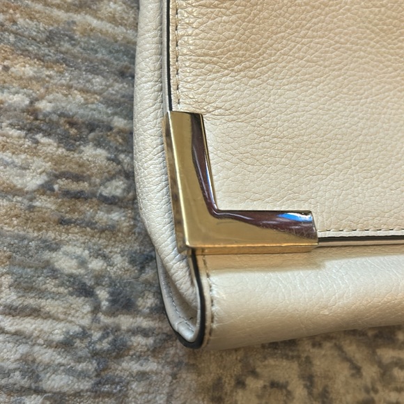 Michael Kors bag. Small. Cream color with gold hardware - Picture 3 of 9